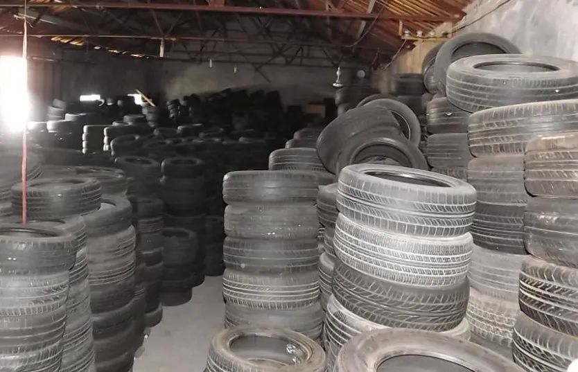 潔匠凈化·的凈工業(yè)除臭劑_廢舊輪胎煉油廢氣污染，車間惡臭問(wèn)題可利用潔匠凈化除臭劑解決