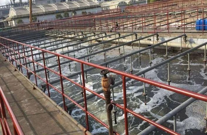 化工廠污水、污泥“臭氣熏天”遭投訴，該如何解決？