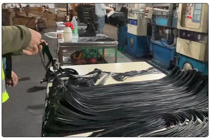 橡膠配件加工廠氣味難聞，傷害人體；廢氣除臭用Dejing的凈?！.jpg